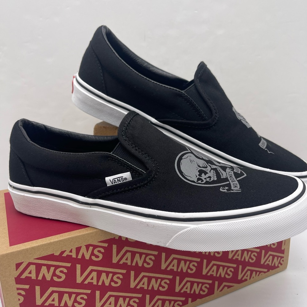 Vans Skull Men’s Classic Slip-On
Love You To Death Black/True White Sneakers - Picture 10 of 16